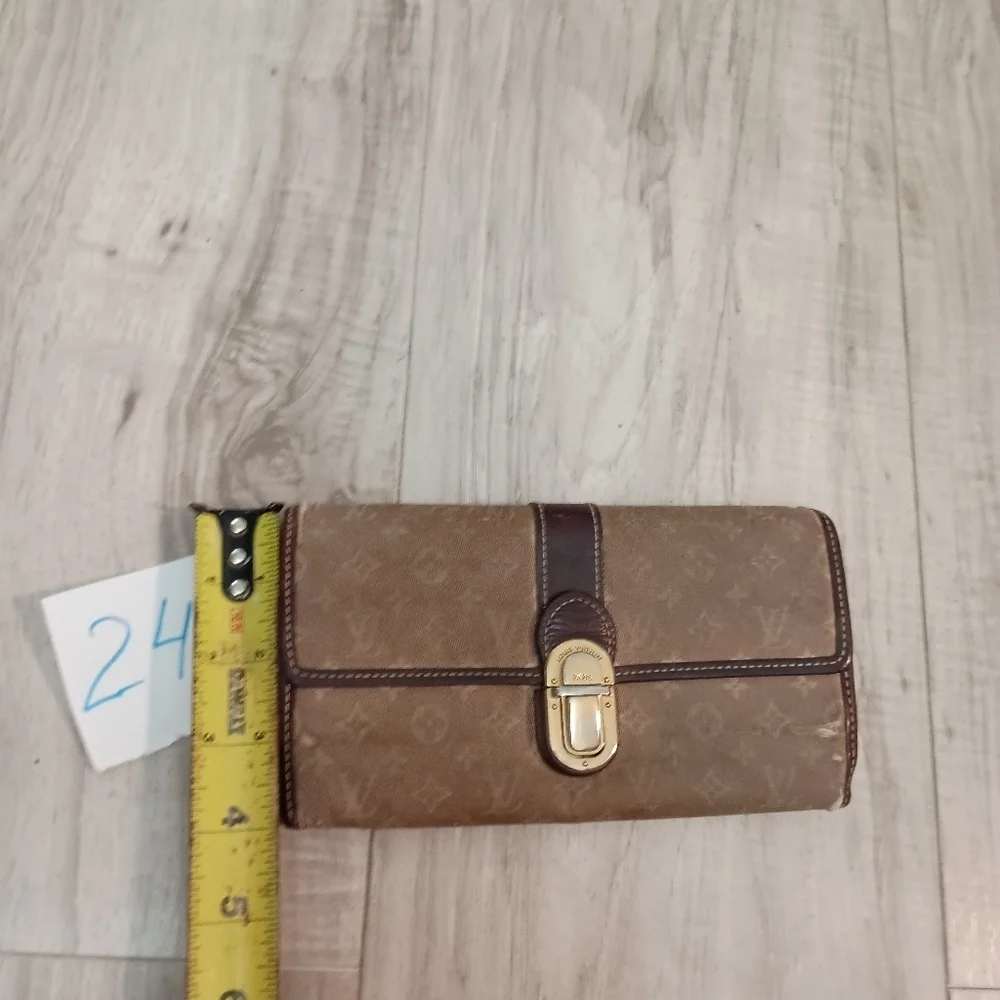 Louis Vuitton Monogram Mini Porte Feuille Sarah Long Bifold Wallet